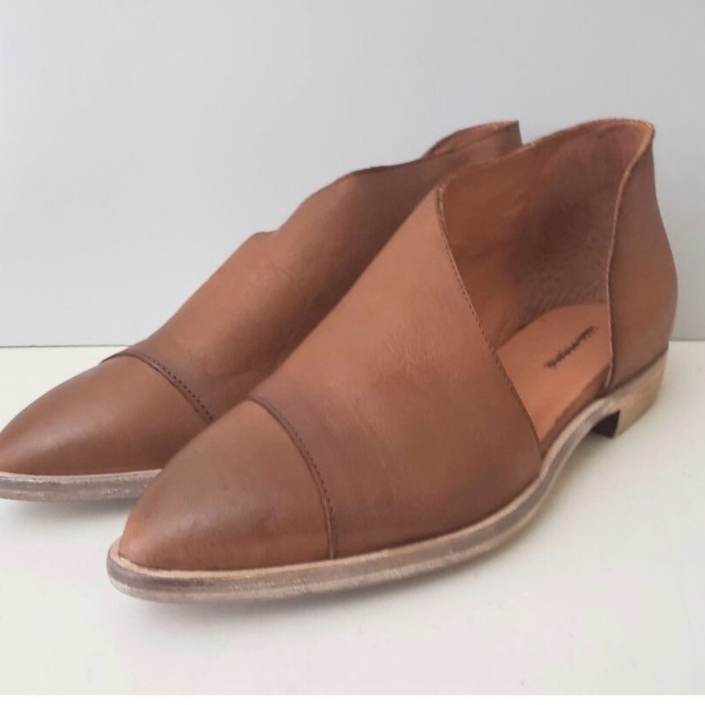 Free People
Royale Flats
Luggage Brown
Size 9-9.5